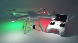 Mi Drone: prohlédněte si prvního létajícího robota od Xiaomi