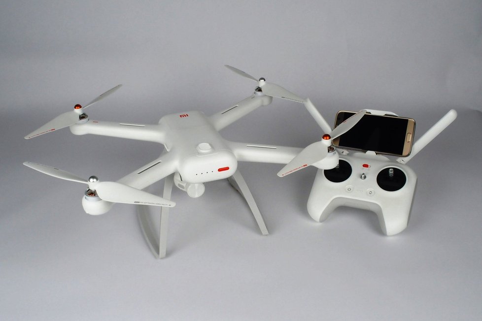 Na létání s drony se vztahuje spousta omezení.