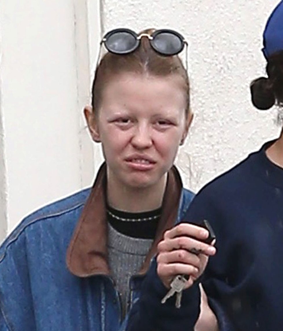 Mia Goth je manželkou Shiy LaBeoufa.