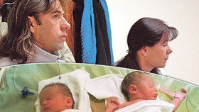 Dvojčata Mia a Tina se narodila předčasně