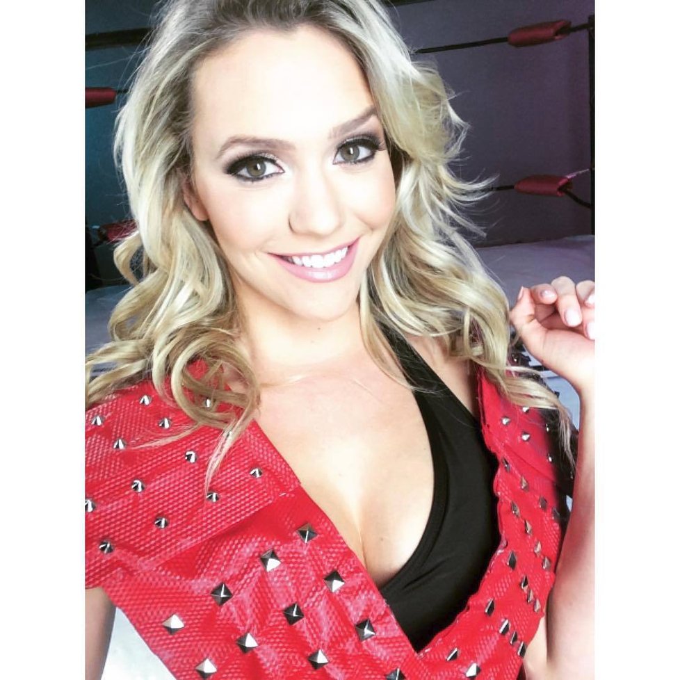 Pornoherečka Mia Malkova se předvádí na Instagramu.