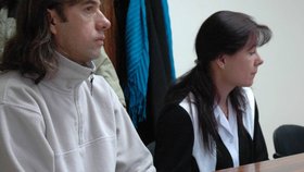 Soudní jednání nesli manželé Hradičtí velmi těžce. Miina Maminka se často neubránila slzám.
