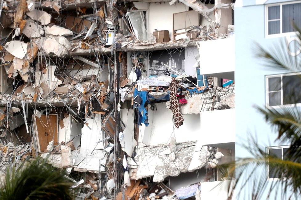 Záběr zkázy ze zřícené budovy v Miami na Floridě