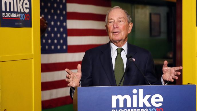 Mike Bloomberg – černý kůň, 9. nejbohatší člověk světa, bývalý republikán a exstarosta New Yorku; Demokratická strana