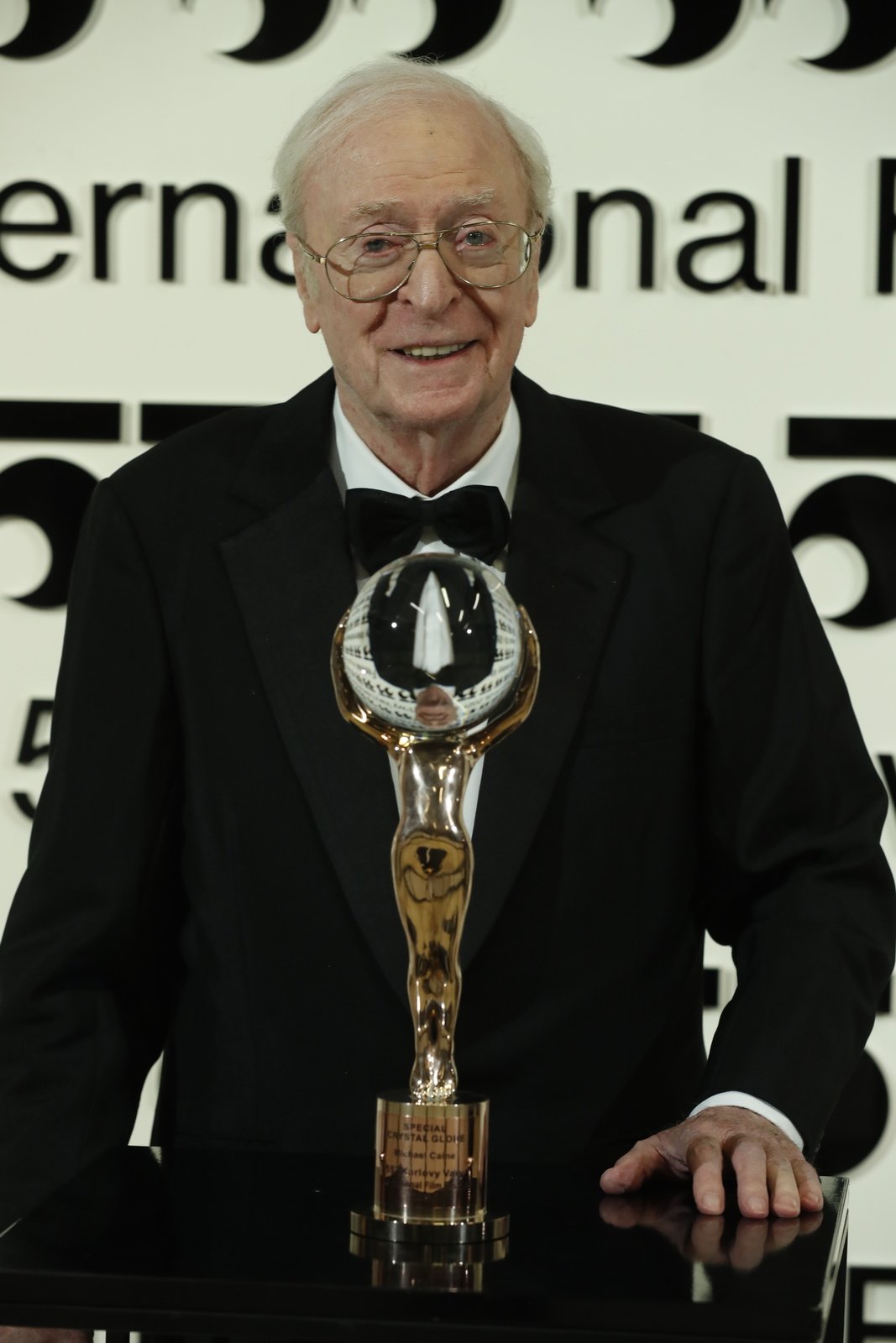 Michael Caine dostal ve Varech cenu.