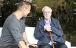 Michael Caine a Petr Jákl na projekci filmu Jan Žižka