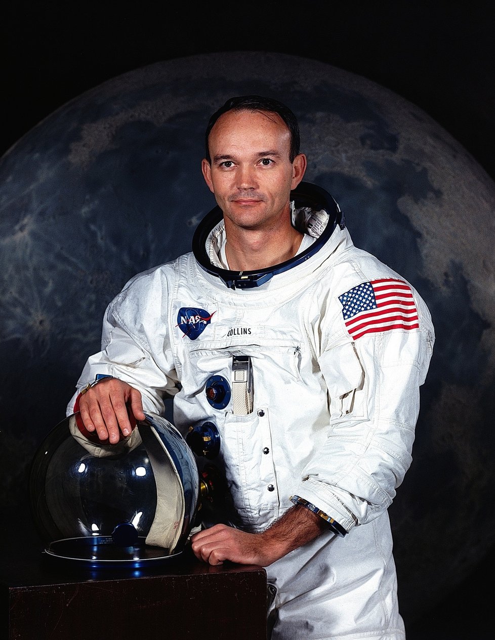 Kosmonaut Apolla 11 v 90 letech zemřel. Nevstoupil s kolegy na lunární povrch, čekal na ně na oběžné dráze Měsíce.