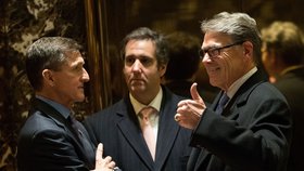 Trumpův osobní právní zástupce Michael D. Cohen (uprostřed)