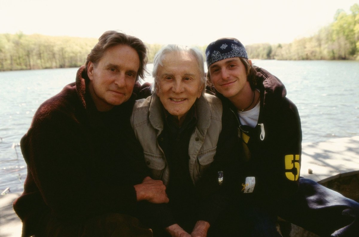 Kdysi šťastná rodinka douglasů - Michael, jeho otec Kirk, Cameron