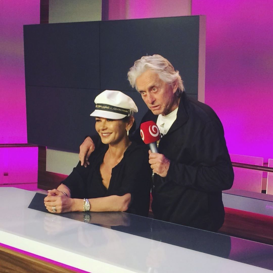 Michael Douglas a Catherine Zeta-Jonesová na návštěvě v televizi JOJ