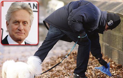 Michael Douglas bojuje s rakovinou, přesto je vzorný pejskař