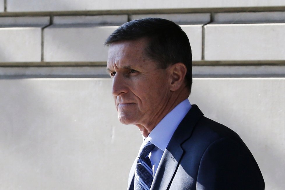 Trumpův bývalý bezpečnostní expert Michael Flynn na výslechu FBI kvůli jeho stykům v Rusy během volební kampaně.