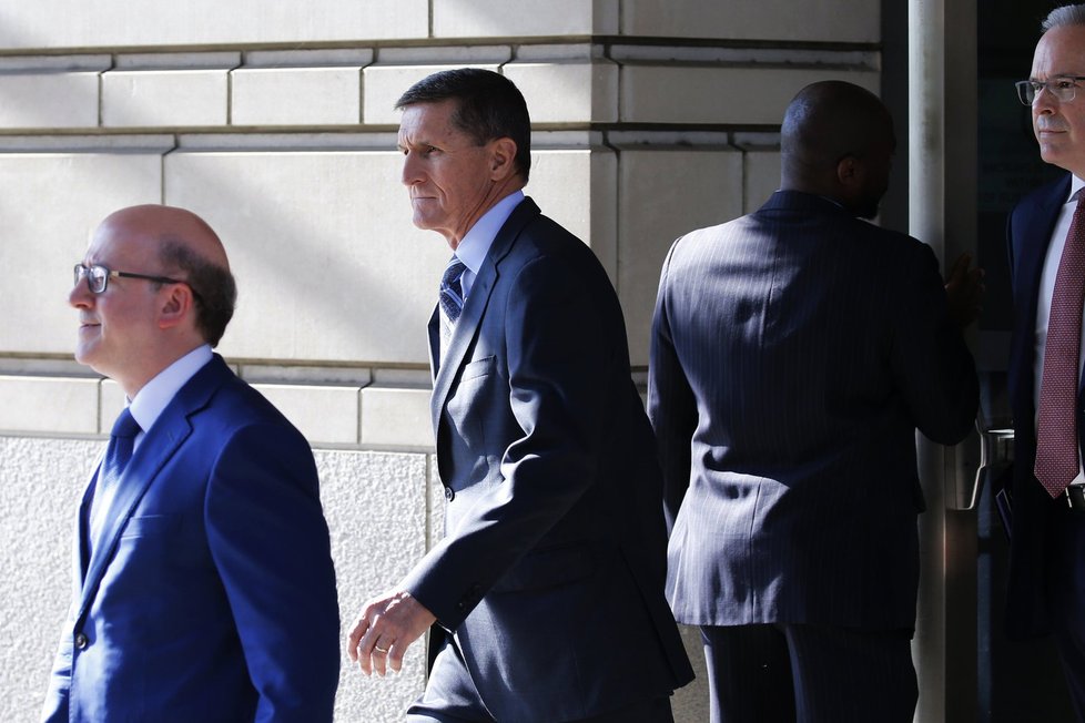 Trumpův bývalý bezpečnostní expert Michael Flynn na výslechu FBI kvůli jeho stykům v Rusy během volební kampaně.