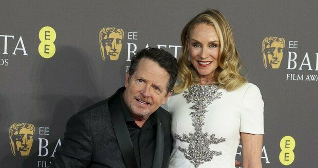 Michael J. Fox s manželkou na předávání cen BAFTA