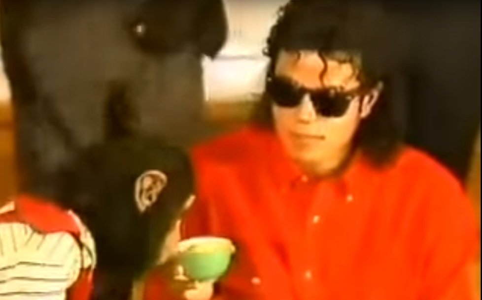 Svého šimpanze měl i Michael Jackson. S Bubblesem byli nerozlučná dvojka.