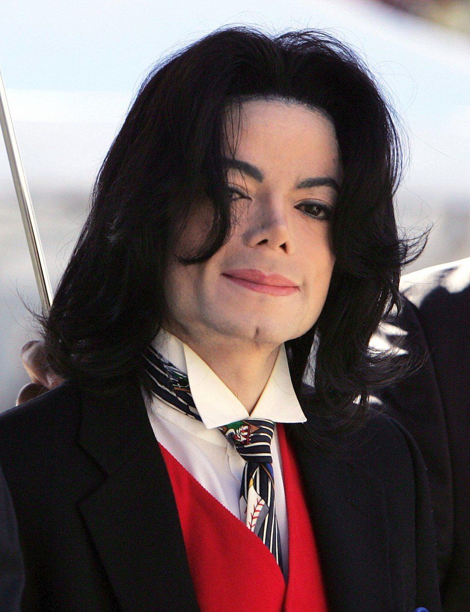 Zesnulý zpěvák Michael Jackson (†50) trpěl takovými traumaty ze svého vzhledu, že podstoupil desítky plastických operací po celém těle