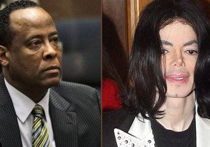 Lékař, který zabil Michaela Jacksona, o zpěvákovi napsal skandální knihu.