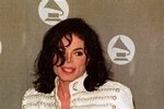 Michael Jackson přebírá enu Grammy