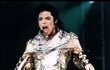 Zlatý kostým, ve kterém Michael vystoupil, měl cenu asi 400 000 Kč