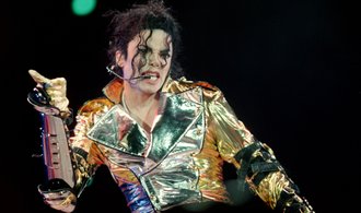 OBRAZEM: Když Michael Jackson pobláznil Prahu. Král popu zahrál na Letné před 25 lety