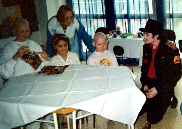 Michael Jackson v Praze v září roku 1996 navštívil nemocné děti