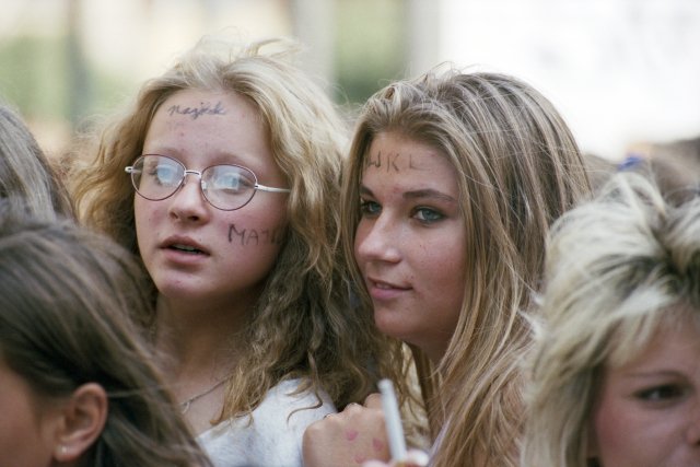 Příjezd Michaela Jacksona do Prahy vzbudil doslova davové šílenství