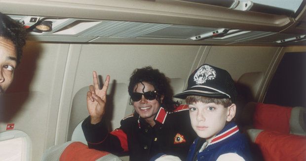 Michael Jackson a James Safechuck (1988).