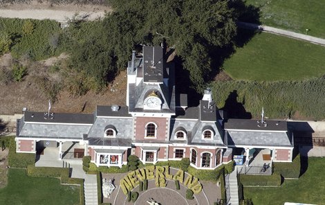Víte, že Michael Jackson koupil ranč v pohádkovém údolí u Santa Barbary v roce 1987 za 585 milionů korun, neskutečně do něj ale investoval? Vybudoval tam i zoologickou zahradu, tu už ale odvezli jinam.