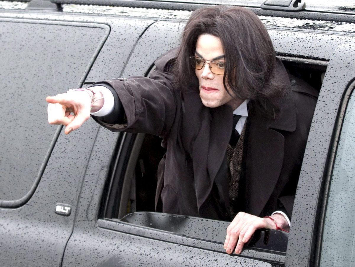 epa01836103 (FILE) A file picture dated 22 February 2005 shows US singer Michael Jackson point at supporters while leaving the Santa Barbara County Courthouse in Santa Maria, California, USA. The Los Angeles County coroner has ruled Michael Jackson&#39;s death a homicide, a law enforcement official said on 24 August 2009. Jackson&#39;s blood contained a lethal level of propofol, a powerful anesthetic normally excluded for use in hospitals, when he was found unresponsive in his home on 25 June 2009, according to a search warrant released on 24 August. The document unsealed on 24 August allowed officials to raid the Houston offices and storage facility of Dr. Conrad Murray July 2009.  EPA/JOSHUA GATES WEISBERG