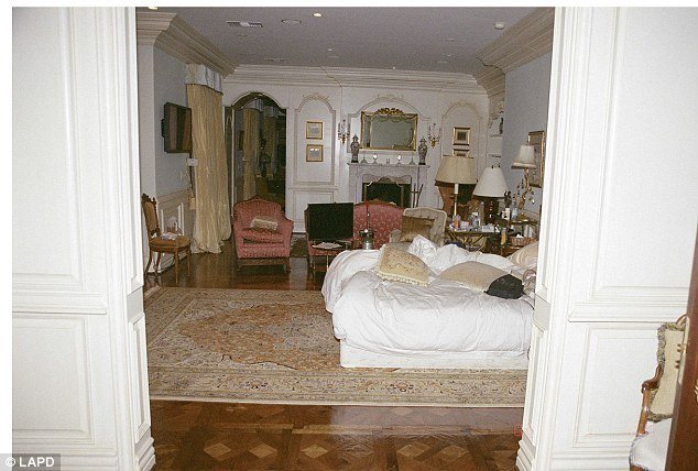 Michael Jackson zemřel ve své ložnici.