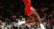 Michael Jordan se stal prvním profesionálním sportovcem vůbec, který se kdy zařadil mezi 400 nejbohatších lidí Ameriky.
