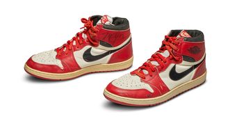 Boty basketbalové ikony Michaela Jordana se vydražily za rekordních 14 milionů korun