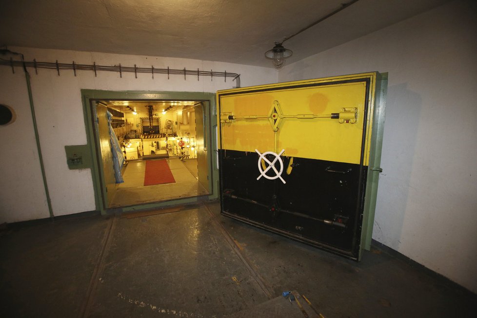 Takhle to vypadalo uvnitř skladu jaderných hlavic. Snímek je z depotu u Míšova v Brdech, který se dochoval a ve kterém je dnes Atom Muzeum.