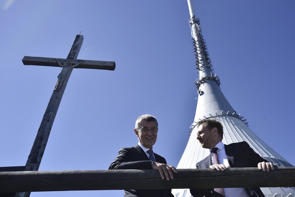 Premiér Andrej Babiš (ANO) na Ještědu s jeho saským protějškem Michaelem Kretschmerem (21.8.2020)