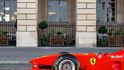 Ferrari F300, se kterým vítězil Michael Schumacher, jde do aukce.