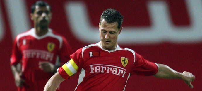 Legendární německý pilot Formule 1 Michael Schumacher fotbal miluje