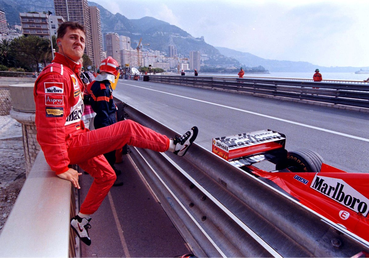 Michael Schumacher vedle svého vozu