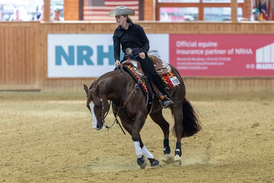Gina-Maria Schumacherová sdílí se svým snoubencem Iainem lásku ke koním. Sama se věnuje jezdectví již od dětství.