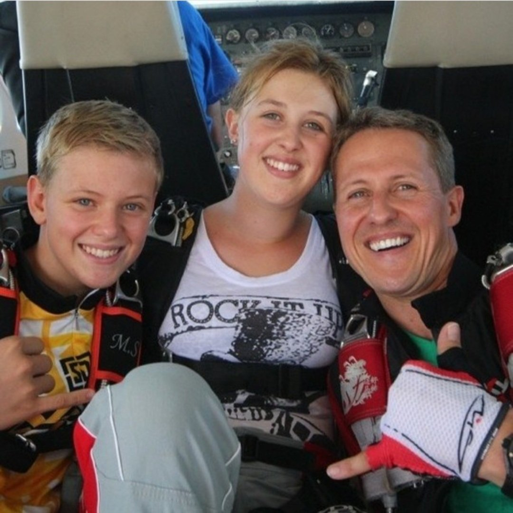 Mick Schumacher o tátovi často nemluví. Stejně jako celá rodina... 