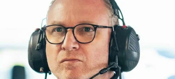 Richard Hopkins byl elitním manažerem u »efjedniček«.