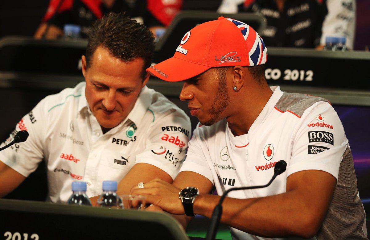 Michael Schumacher a Lewis Hamilton se často potkávali na tiskových konferencích jako například v tomto případě před závodem v Monte Carlu 2011.