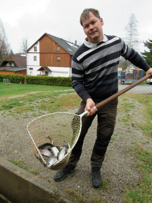 Michael Trampota převzal po tatínkovi provozování rodinného penzionu u Lipna. Nechybí u něj ani rybí sádky.