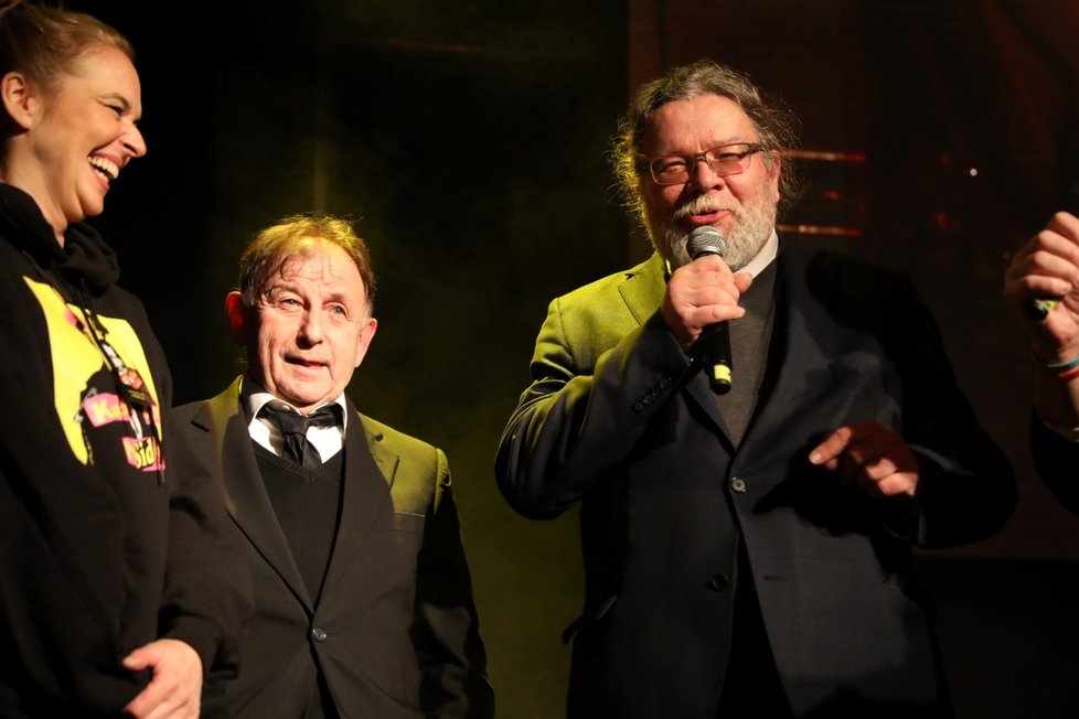 Alexandr Vondra a Michael Žantovský na pódiu v Lucerně