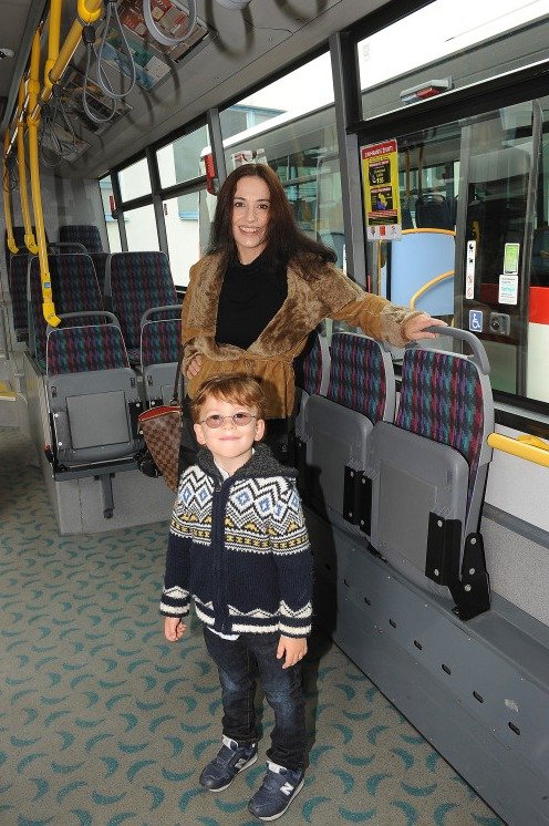 Malý Roman možná bude, až vyroste, řidič autobusu.