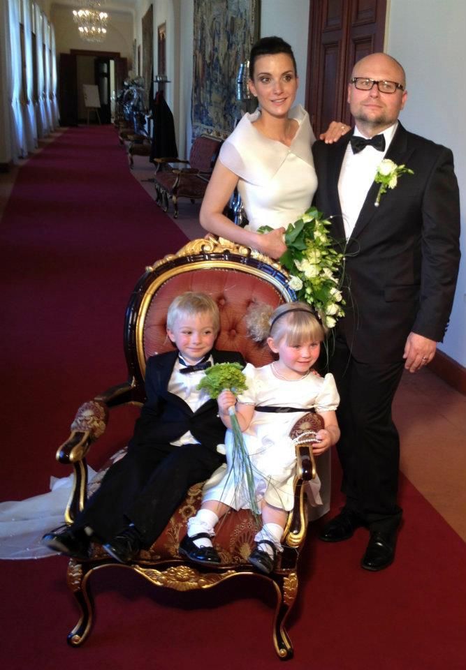Míša, Milan, Madlenka a Josífek už jsou oficiálně rodina! Svatba se konala minulý víkend na zámku Zbiroh na Rokycansku.