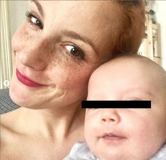 Michaela Maurerová popisuje mateřskou dovolenou jako dny, kdy vyhledává nejbližší babybox.