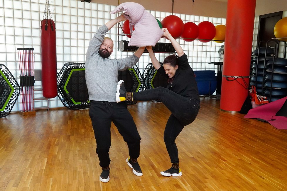 Míša Nosková s partnerem a malou Jasnou ve fitness centru