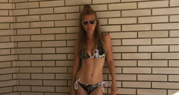 Když Ochotská v létě zveřejnila snímek v plavkách, její fanoušci na Facebooku bili na poplach, aby se šla najíst.