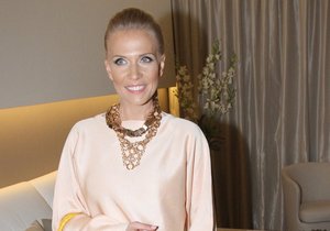 Michaela Ochotská se na Prague Fashion Night objevila s kabelkou, která je považována za jednu z nejdražších kabelek na světě. Tvrdila, že kabelku dostala od známých.