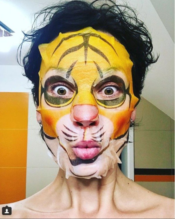 Která modelka se skrývá pod maskou tygra?